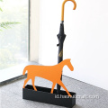 Tong payung logam berbentuk kuda yang kreatif